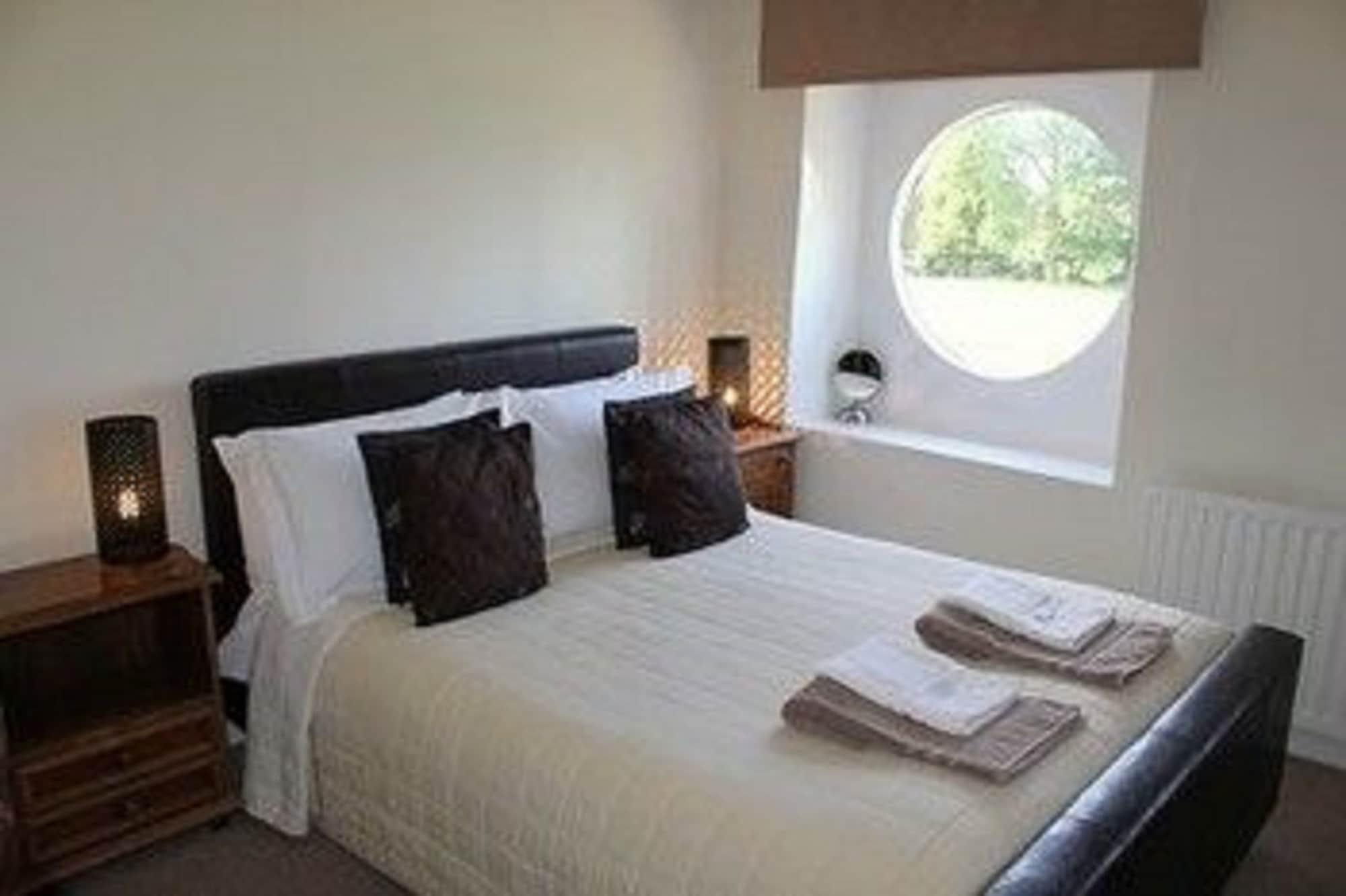 Bed and Breakfast The Coach House à Winterbourne Extérieur photo