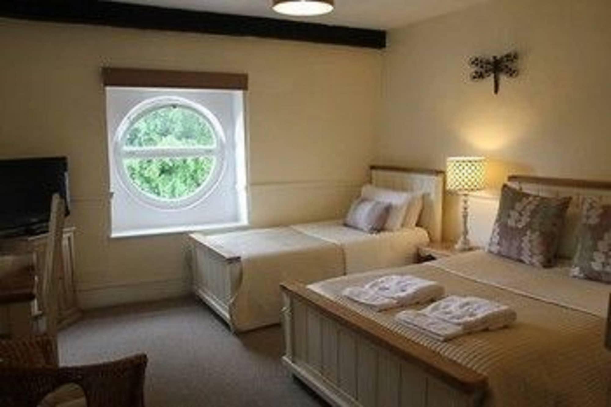 Bed and Breakfast The Coach House à Winterbourne Extérieur photo