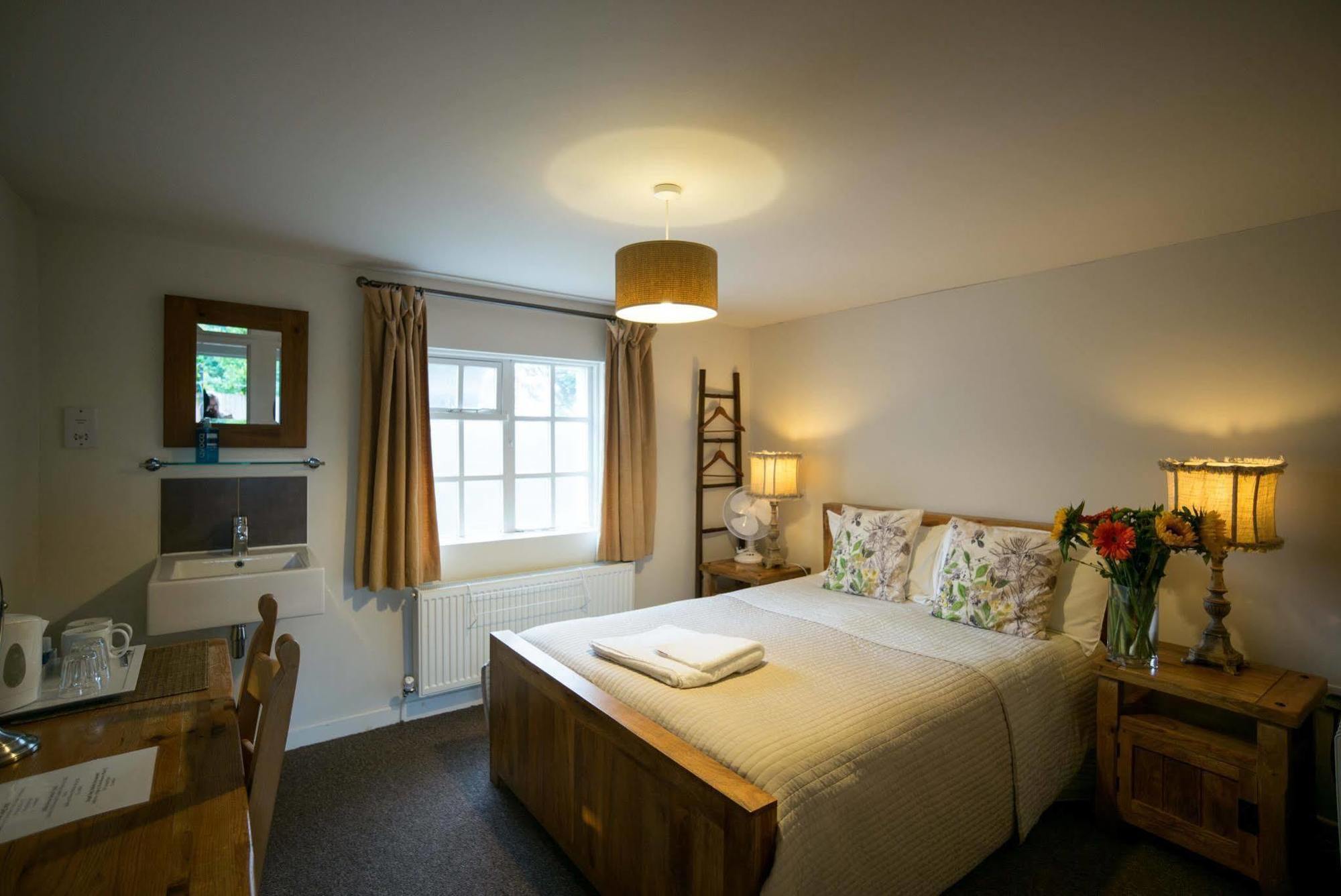 Bed and Breakfast The Coach House à Winterbourne Extérieur photo